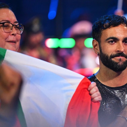 Marco Mengoni aus Italien reagiert während der Abstimmung beim Finale des 67. Eurovision Song Contest (ESC) in der M&S Bank Arena.