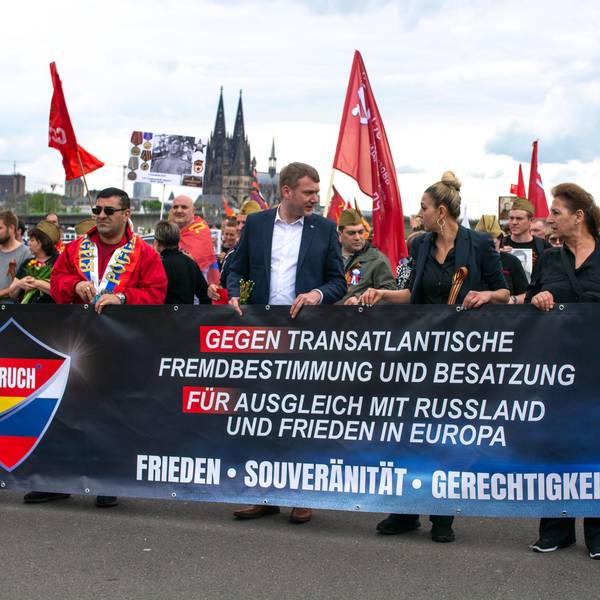 06.05.2023, Köln: Auf der Deutzer Werft gab es eine pro-russische Kundgebung. Der Angriffskrieg Russlands gegen die Ukraine wird weltweit kritisiert. Foto: Uwe Weiser