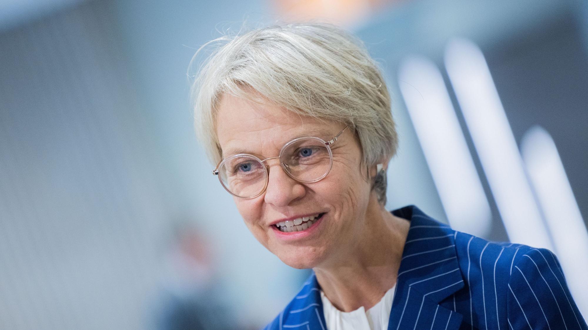 Dorothee Feller (CDU), Schulministerin von Nordrhein-Westfalen, steht wegen IT-Problemen in der Kritik.
