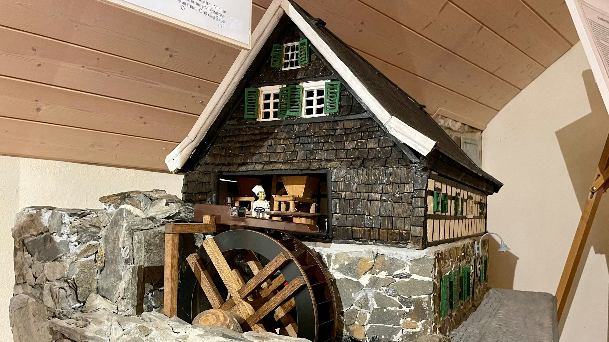 Modell der Burscheider Lambertsmühle in der Ausstellung.