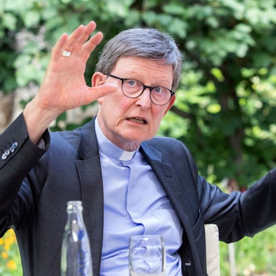 Interview mit Kardinal Rainer Woelki: Porträt vor Köner.