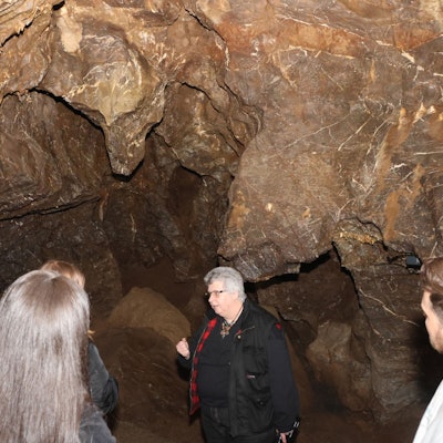 Probeführung durch die Aggertalhöhle mit Dr. Sylvia-Kathrin Tanneberger.