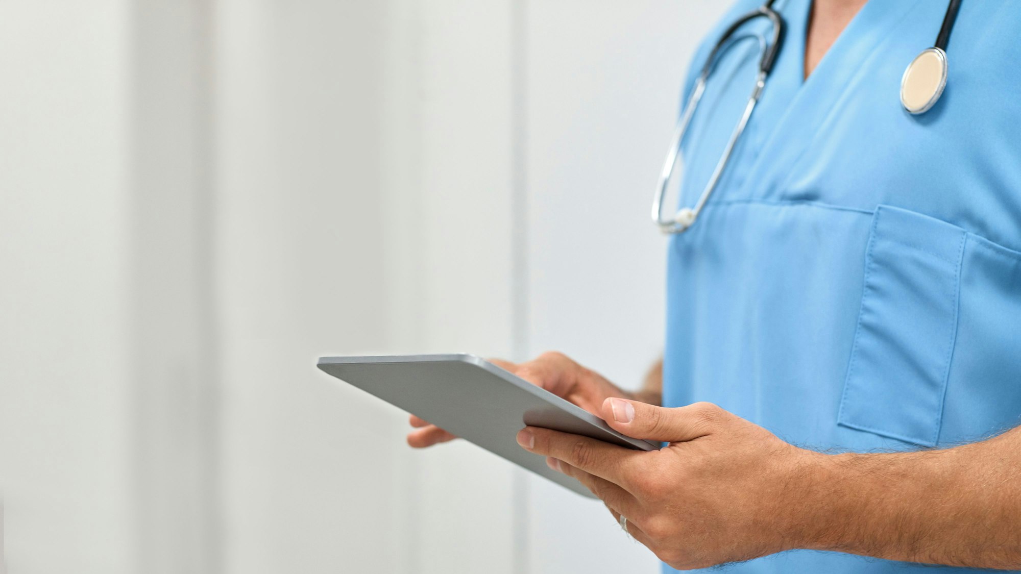 Ein Krankenpfleger stand in Köln wegen zweifacher Vergewaltigung in Köln vor Gericht (Symbolbild).