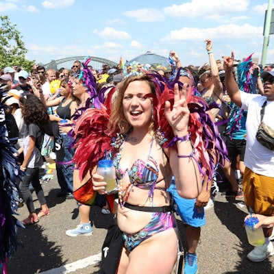 Christopher Street Day Demonstration am 2. Juli 2022 in Köln, hier auf der Deutzer Brücke.