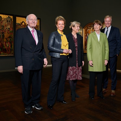 Fünf Teilnehmer des Symposiums posieren im Mittelaltersaal des Kölner Wallraf-Richartz-Museums