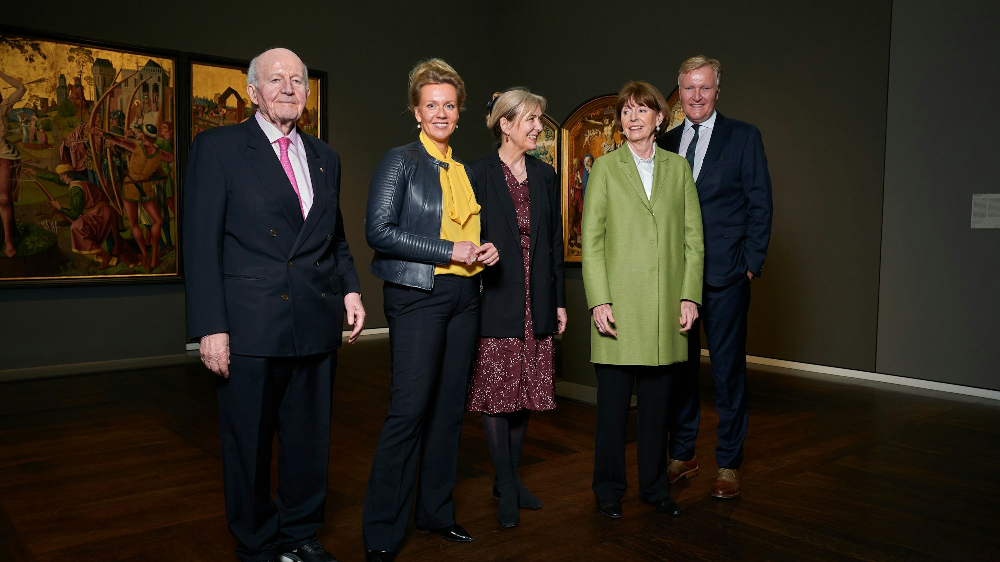 Fünf Teilnehmer des Symposiums posieren im Mittelaltersaal des Kölner Wallraf-Richartz-Museums