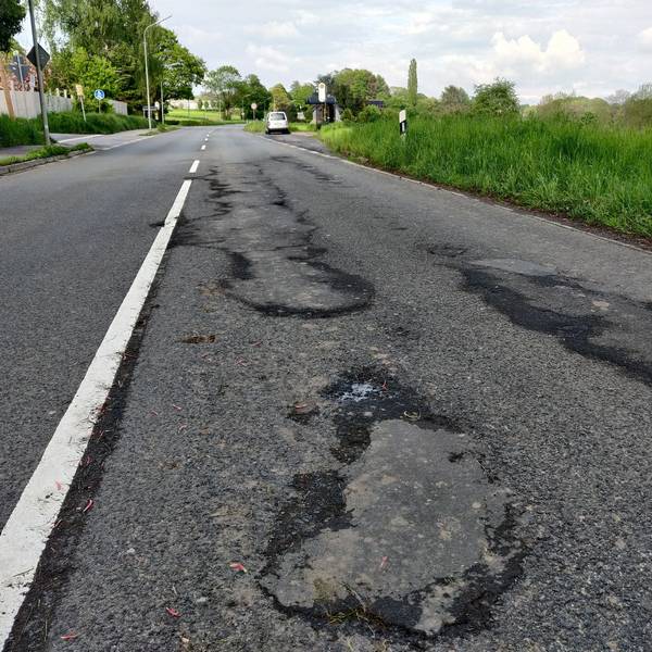Schäden an Radweg und Fahrbahn der L294 zwischen Leichlingen und Witzhelden