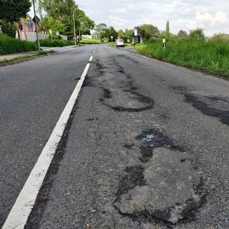 Schäden an Radweg und Fahrbahn der L294 zwischen Leichlingen und Witzhelden