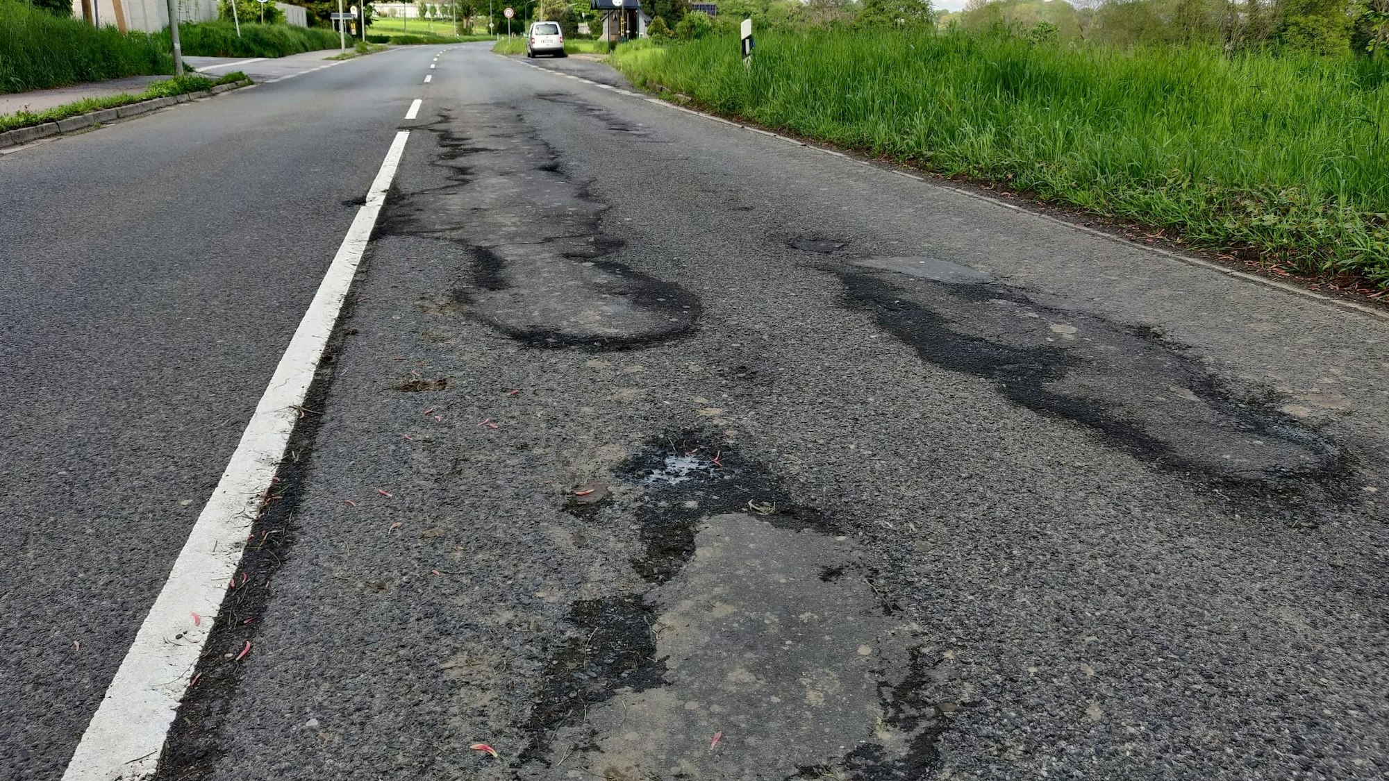 Schäden an Radweg und Fahrbahn der L294 zwischen Leichlingen und Witzhelden