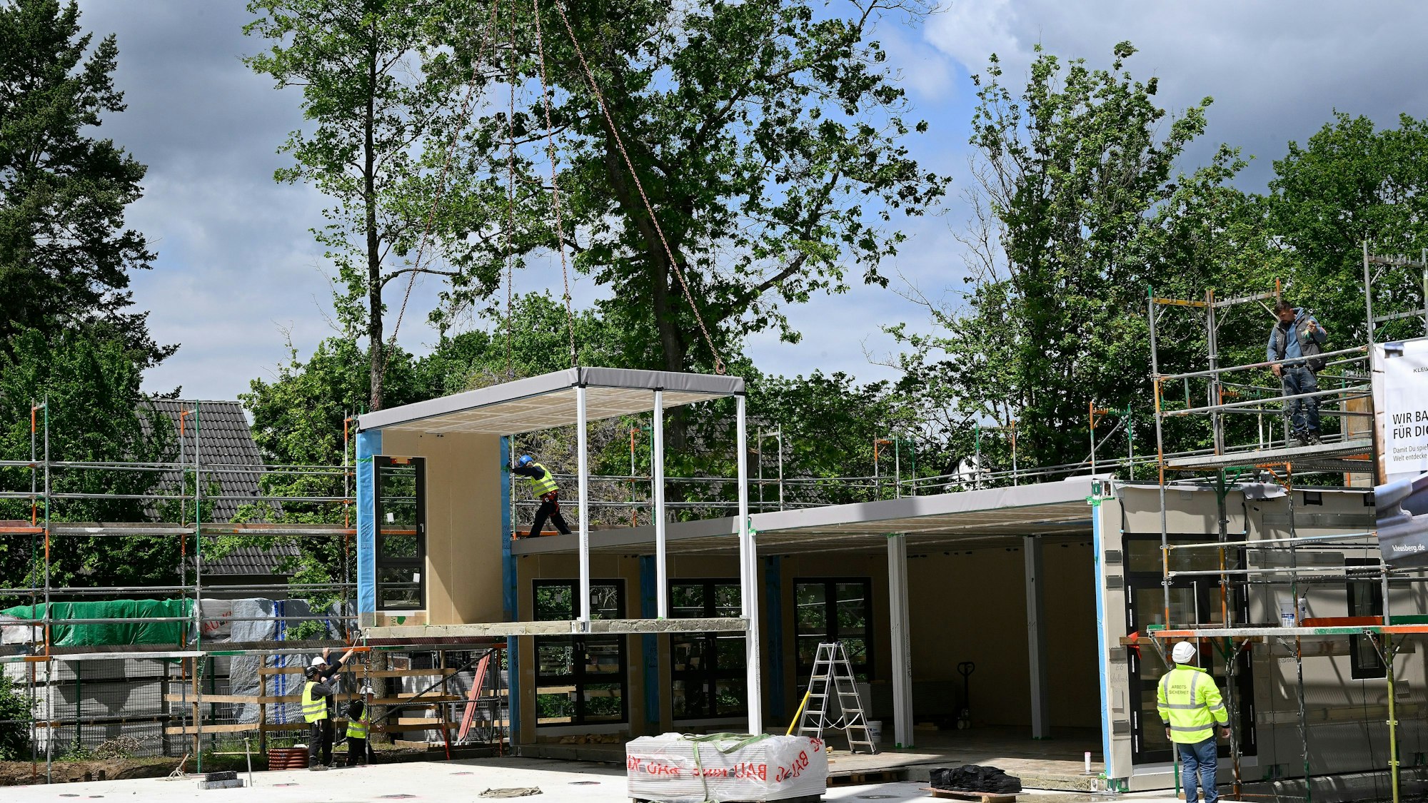 Refrath In der Auen die Baustelle der Sofortschule Refrath