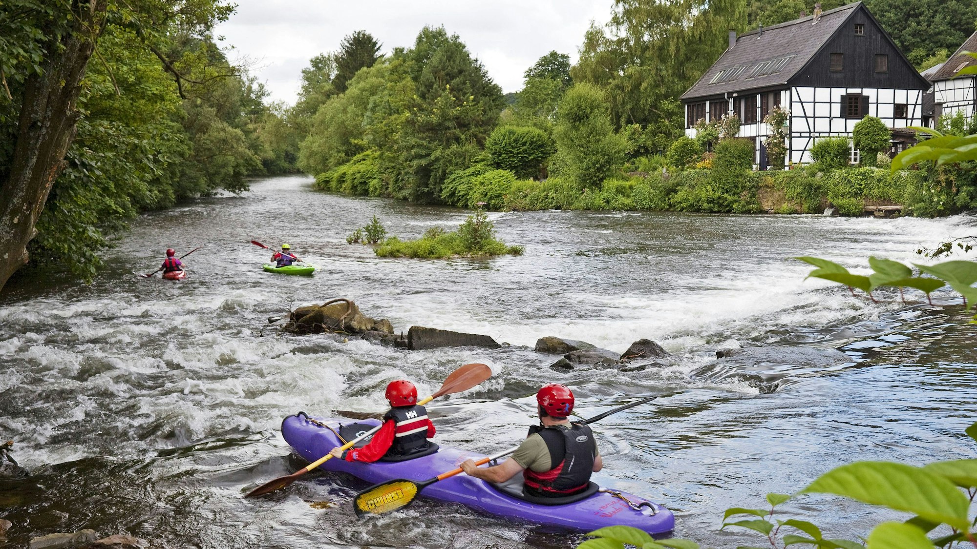 Kajakfahrer auf der Wupper am Wipperkotten