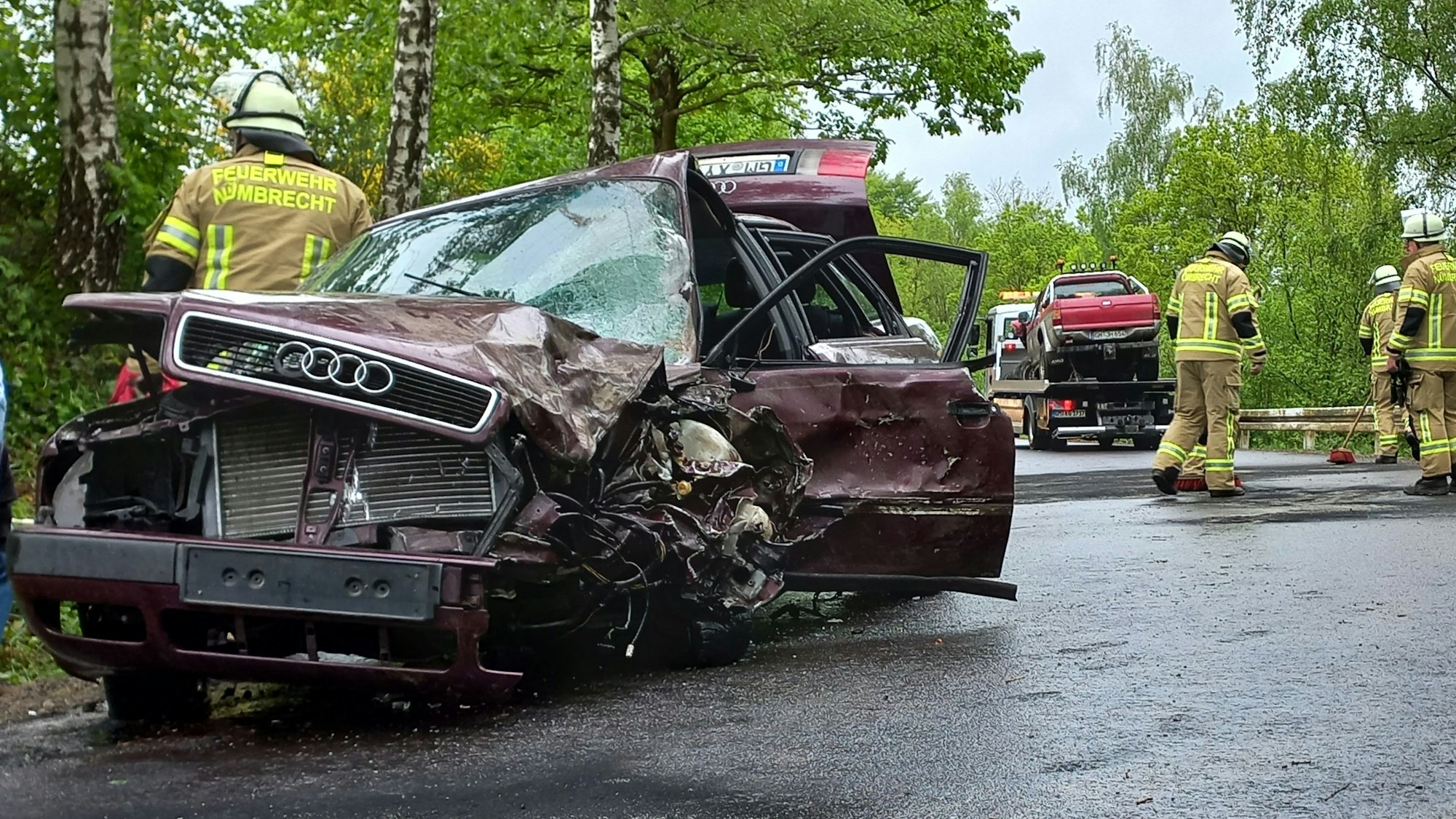 Die Feuerwehr ist mit den Einheiten Oberelben und Nümbrecht im Einsatz.