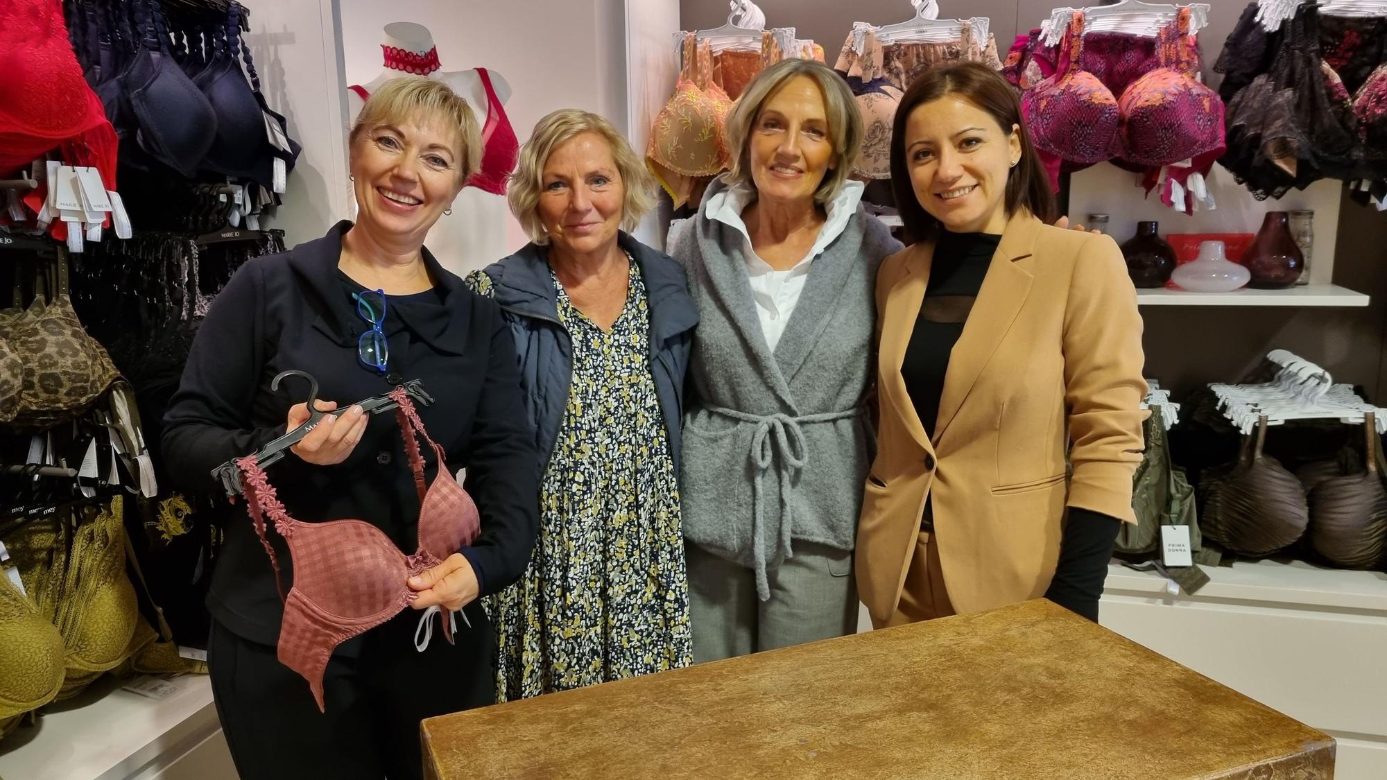Isolde Faust (2.v.r.) mit ihren Mitarbeiterinnen Olga Dudenhefner (l.), Ute Hagen (2.v.l.) und Tatjana Nedviga (r.)