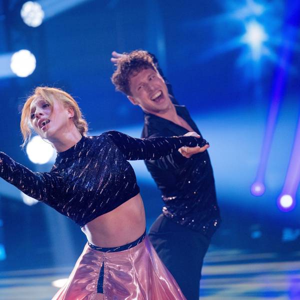 Anna Ermakova, Model, und Valentin Lusin, Profitänzer, tanzen in der RTL-Tanzshow "Let's Dance" im Coloneum. Foto: Rolf Vennenbernd/dpa +++ dpa-Bildfunk +++