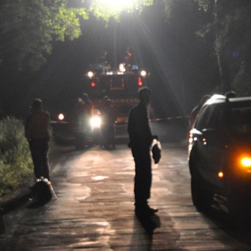 Die Polizei (hier ein Symbolfoto von einem Einsatz) ermittelt in Mordfällen auch nach Jahrzehnten noch.