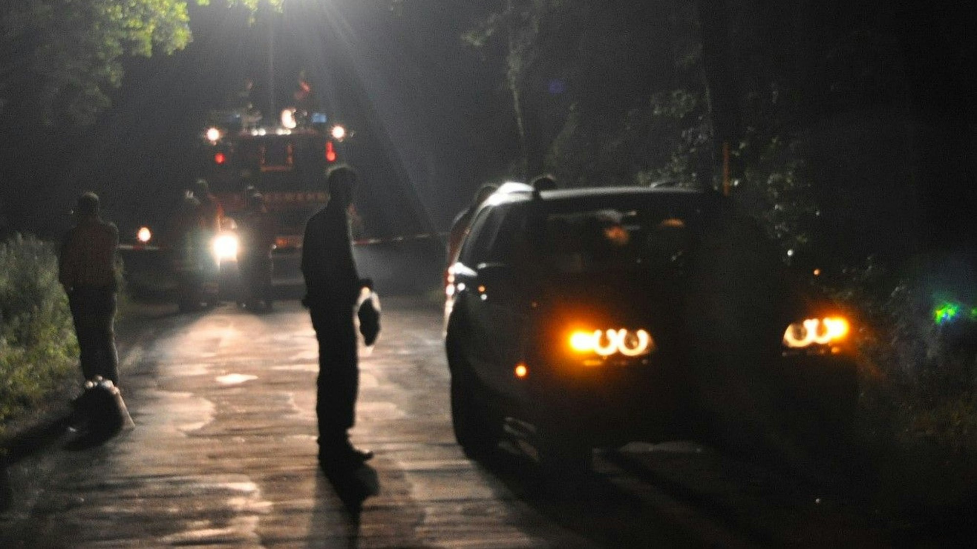 Die Polizei (hier ein Symbolfoto von einem Einsatz) ermittelt in Mordfällen auch nach Jahrzehnten noch.