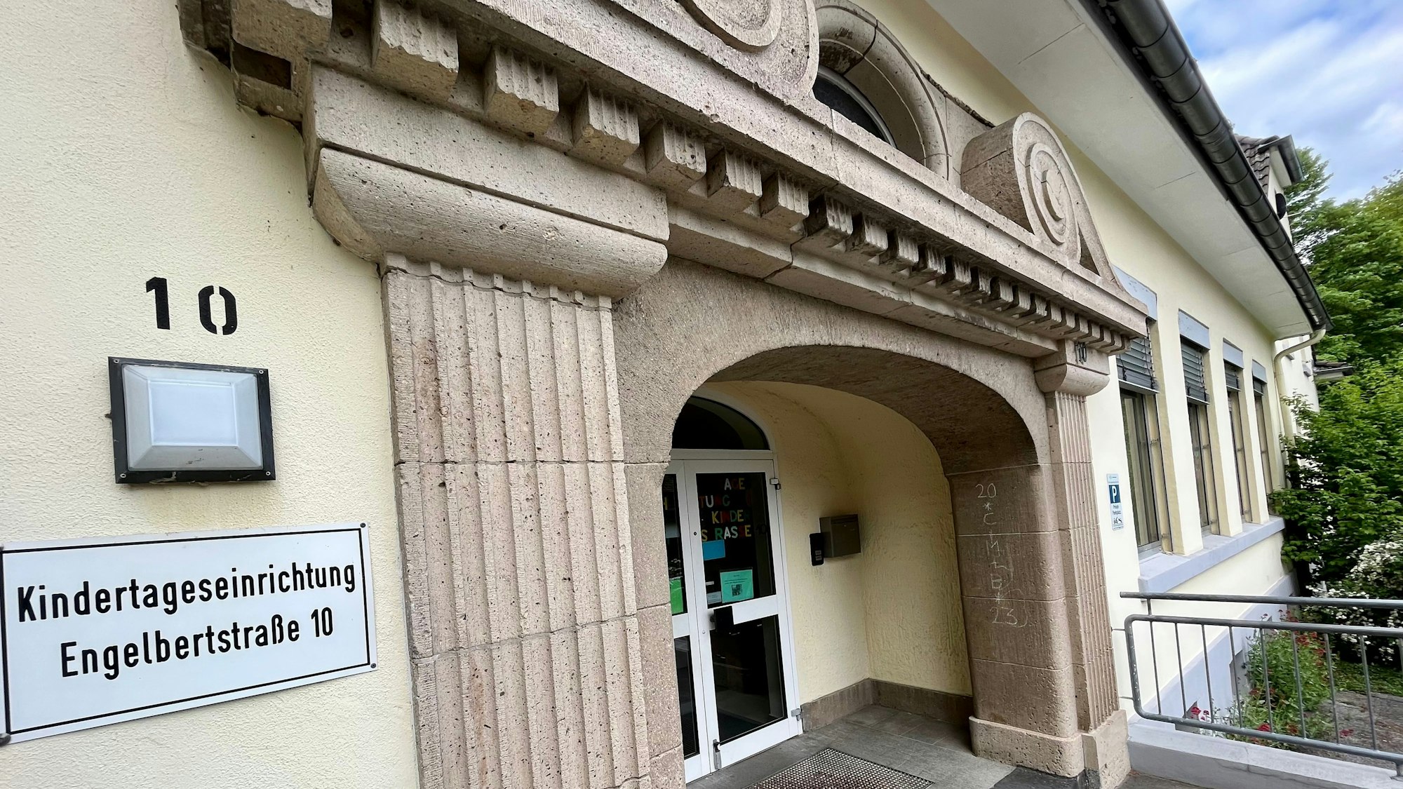 Eingang der Kita Engelbertstraße.