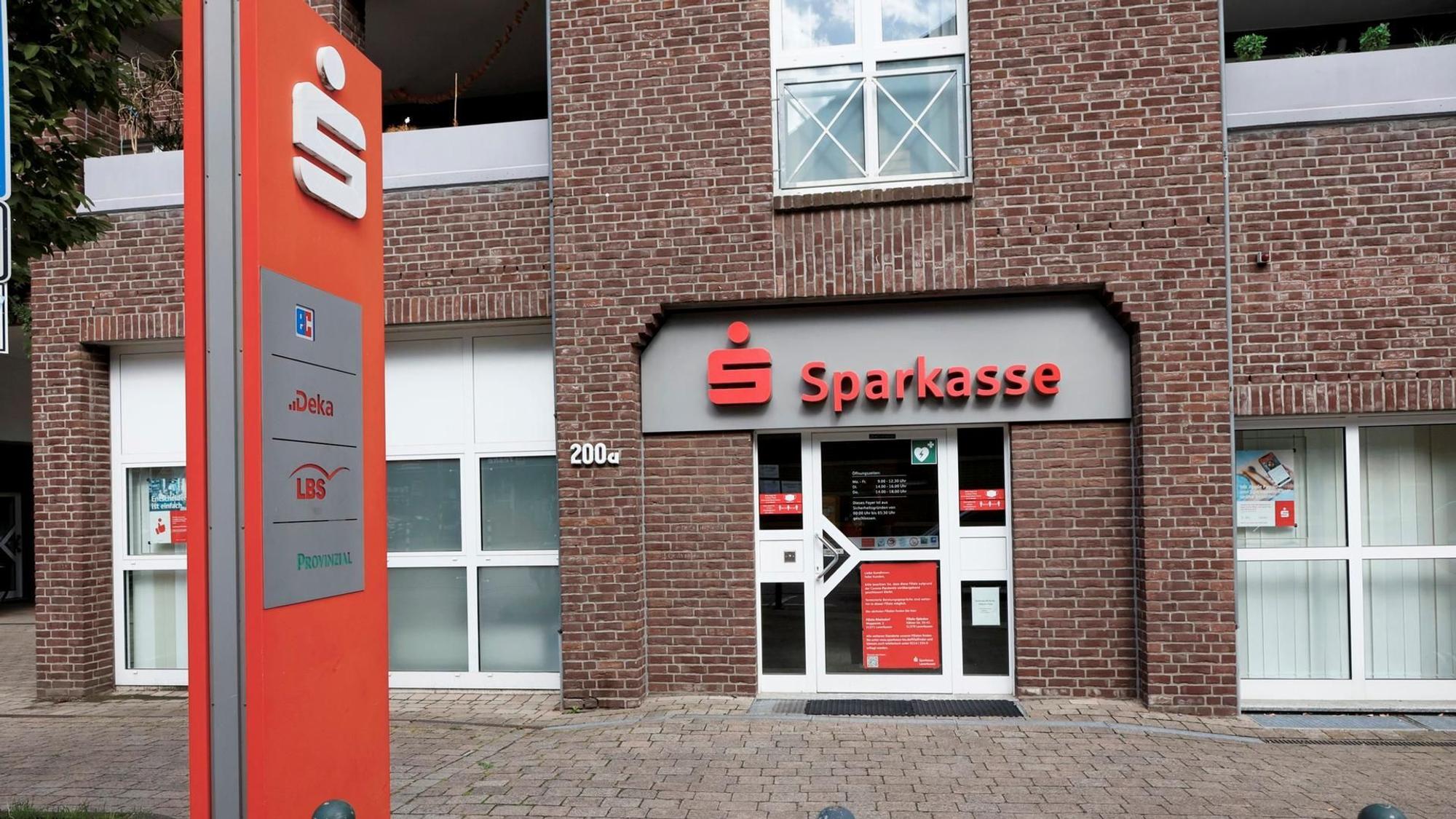 Die Filiale der Sparkasse in der Hitdorfer Straße 200 a