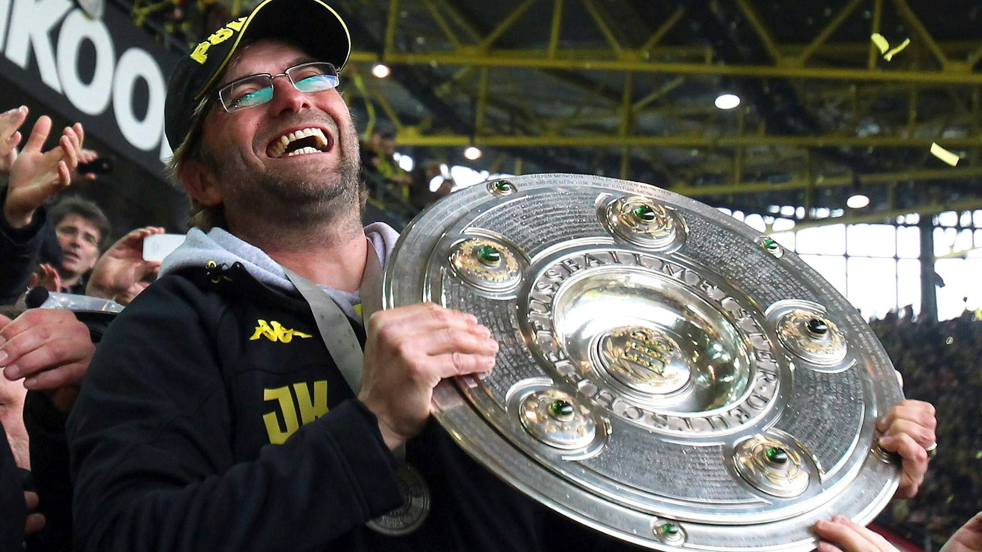 Jürgen Klopp mit der Meisterschaftsschale.