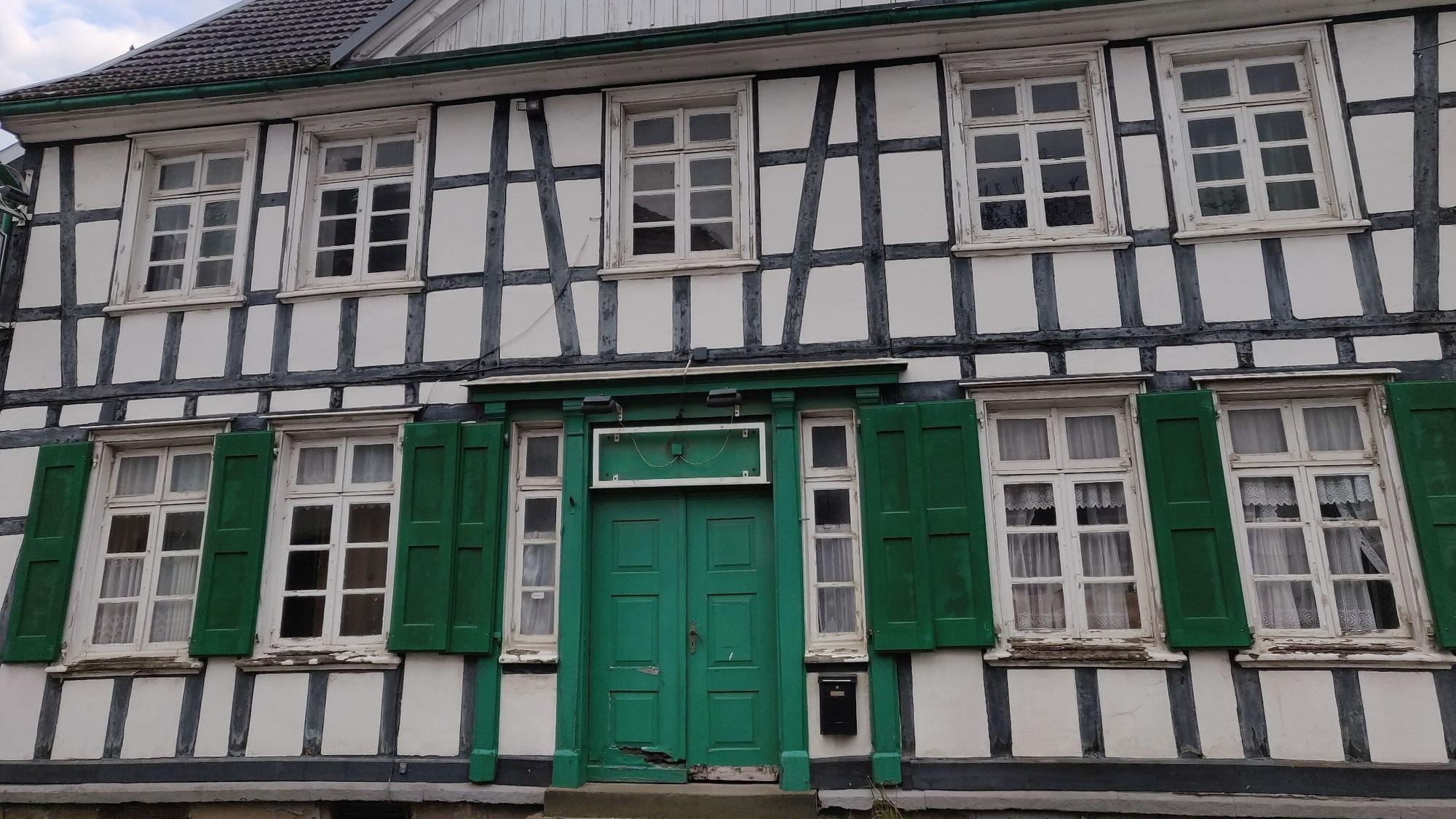 Fachwerkfassade der "Alten Post" in Witzhelden
