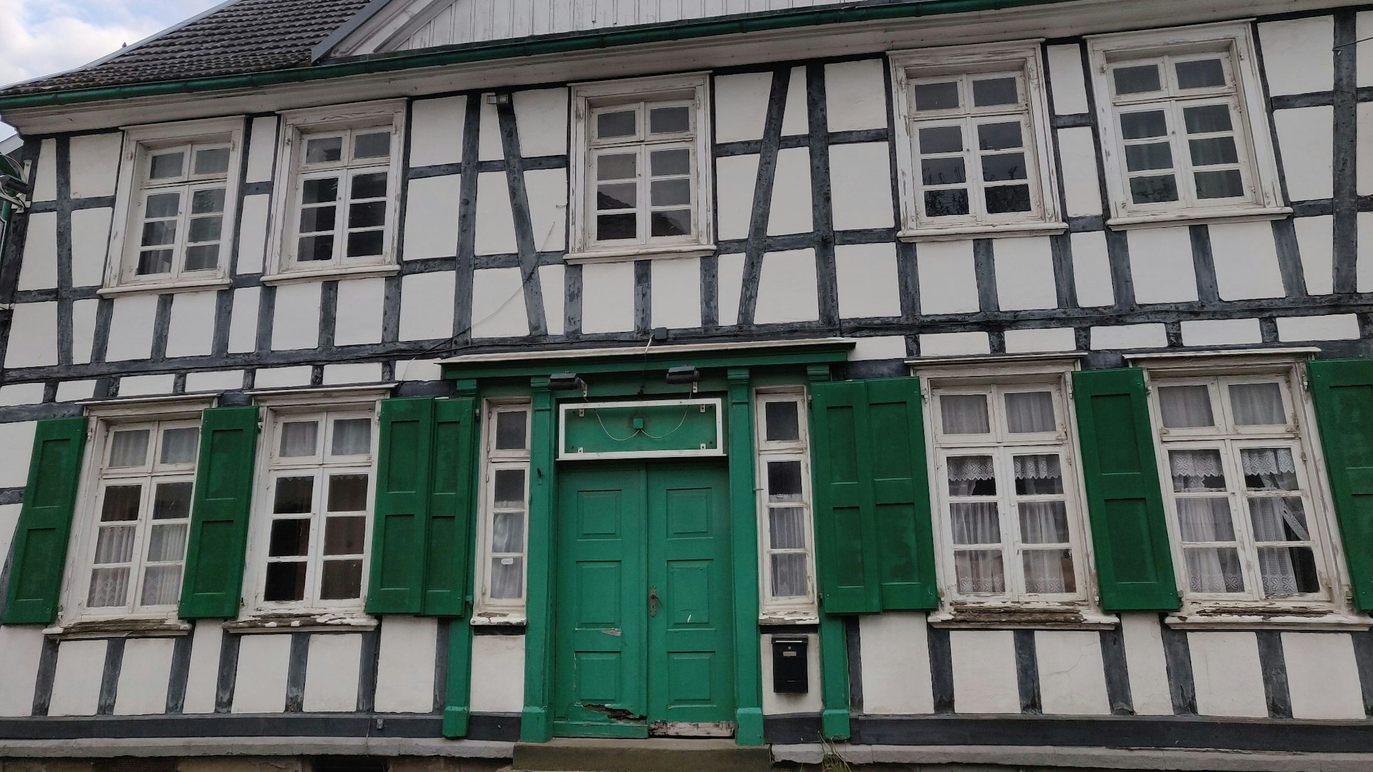 Fachwerkfassade der "Alten Post" in Witzhelden