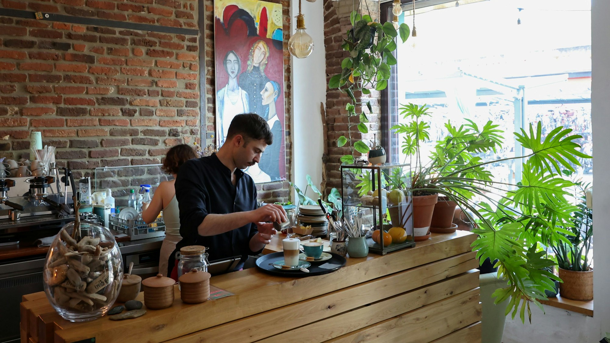 14.05.2023
Köln:
Queere Orte in Köln:
Kaffeehaus Treibgut in Köln-Süd.
Otto-Fischer-Straße 1
Foto: Martina Goyert