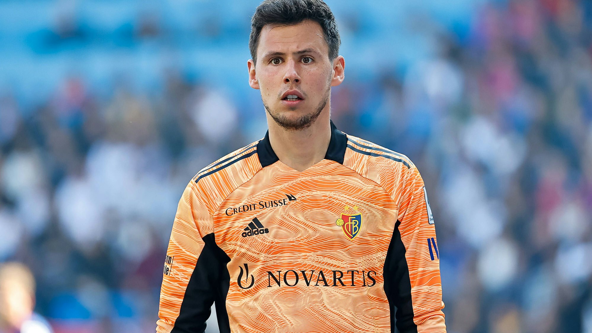 Der Nationaltorwart Österreichs, Heinz Lindner, in einem orangen Trikot.