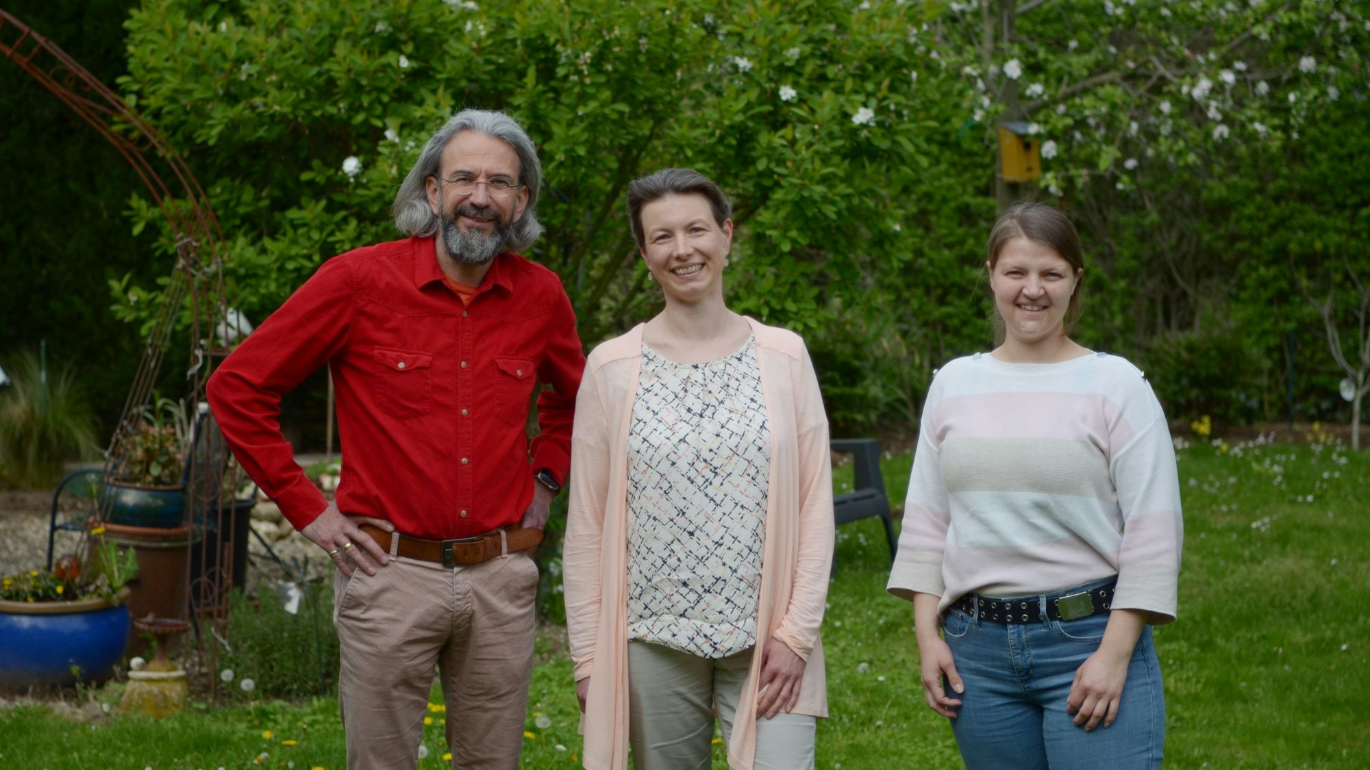 Es ist die neue Sprecherin  der Grünen-Ratsfraktion Euskirchen, Dr. Simone Galliat, mit dem Sprecher und der Sprecherin des Ortsverbandes, Dr. Thomas Keßeler und Sabine Repschläger zu sehen.