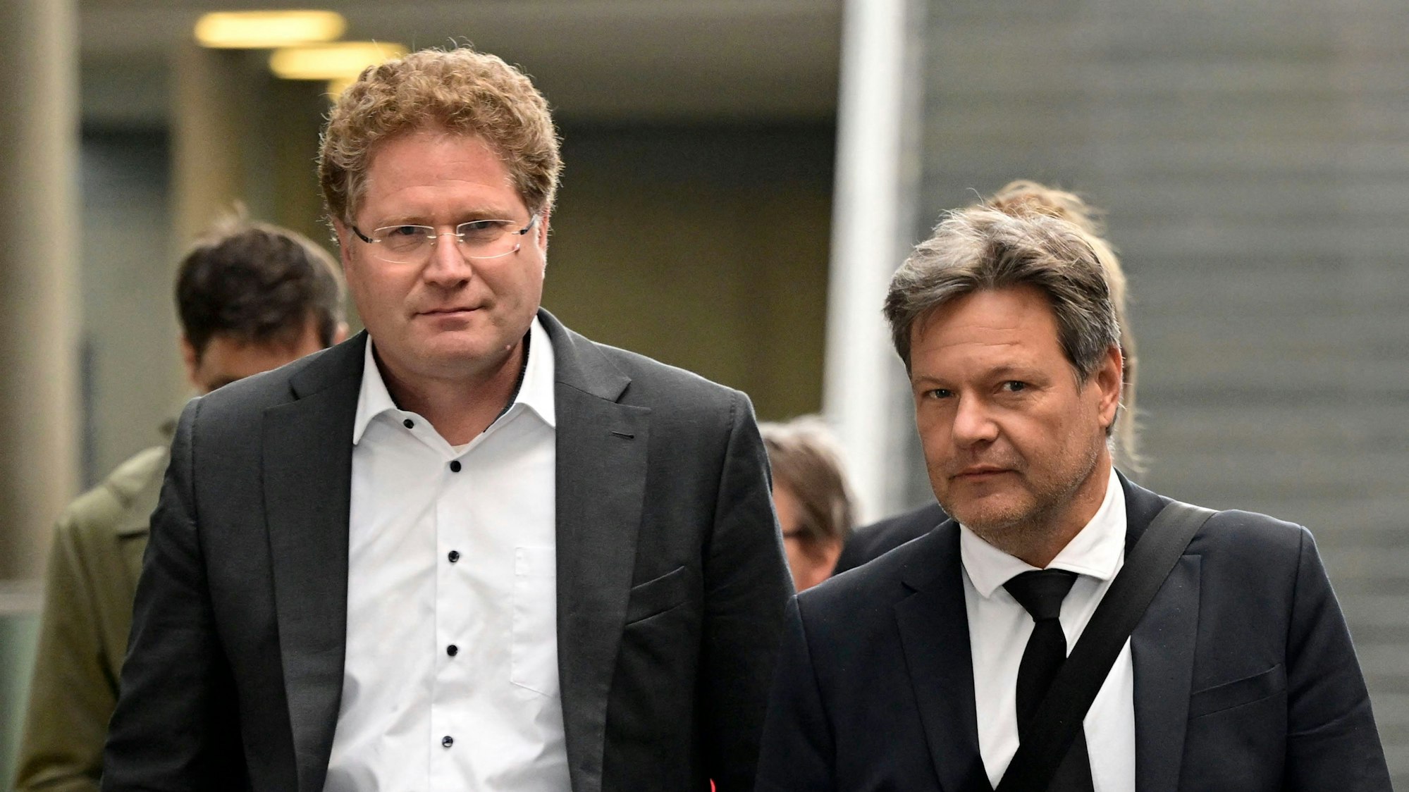 Robert Habeck (r.) konnte seinen Staatssekretär Patrick Graichen nicht im Amt halten.