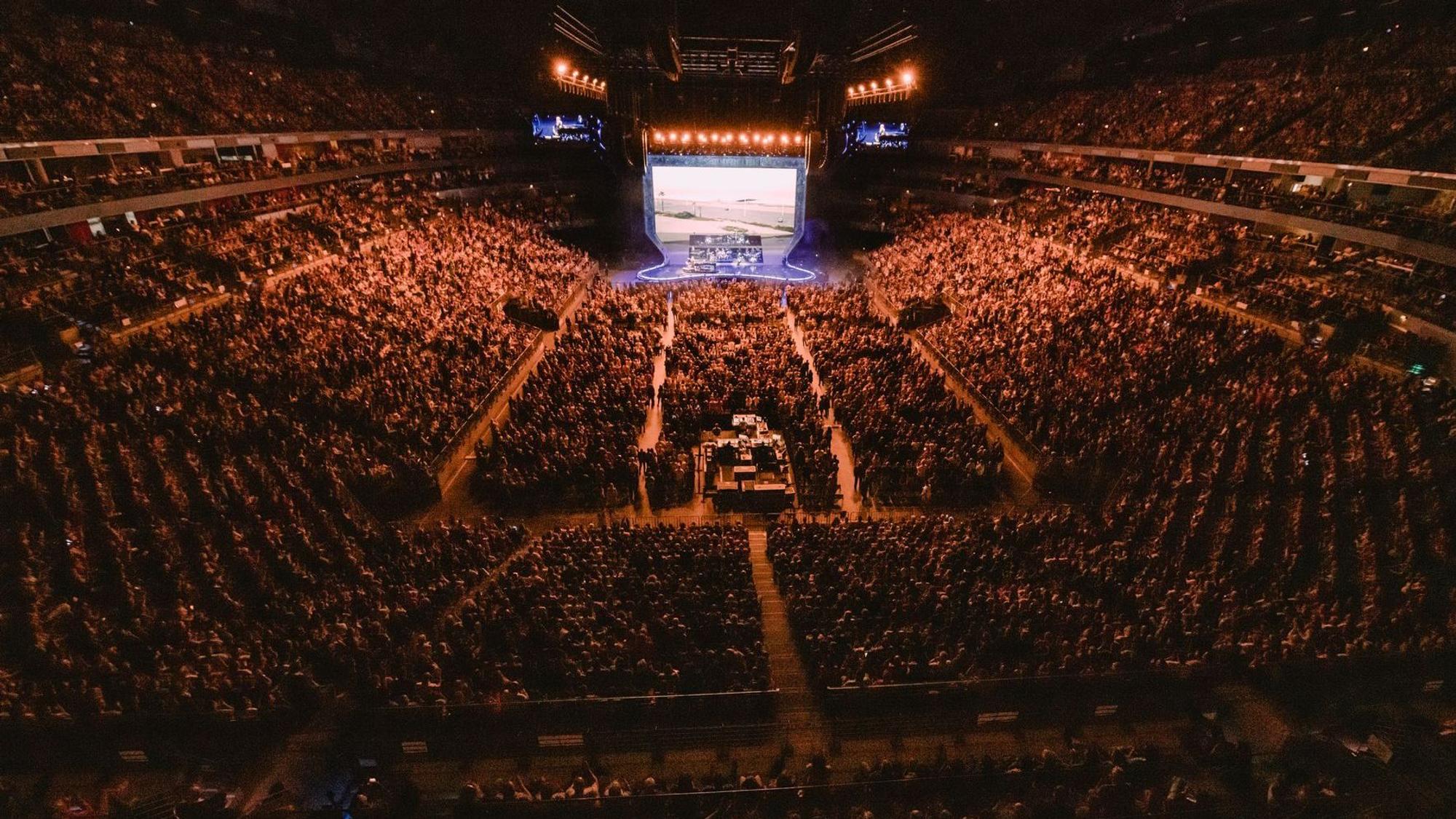 Die ausverkaufte Kölner Arena am 16. Mai 2023