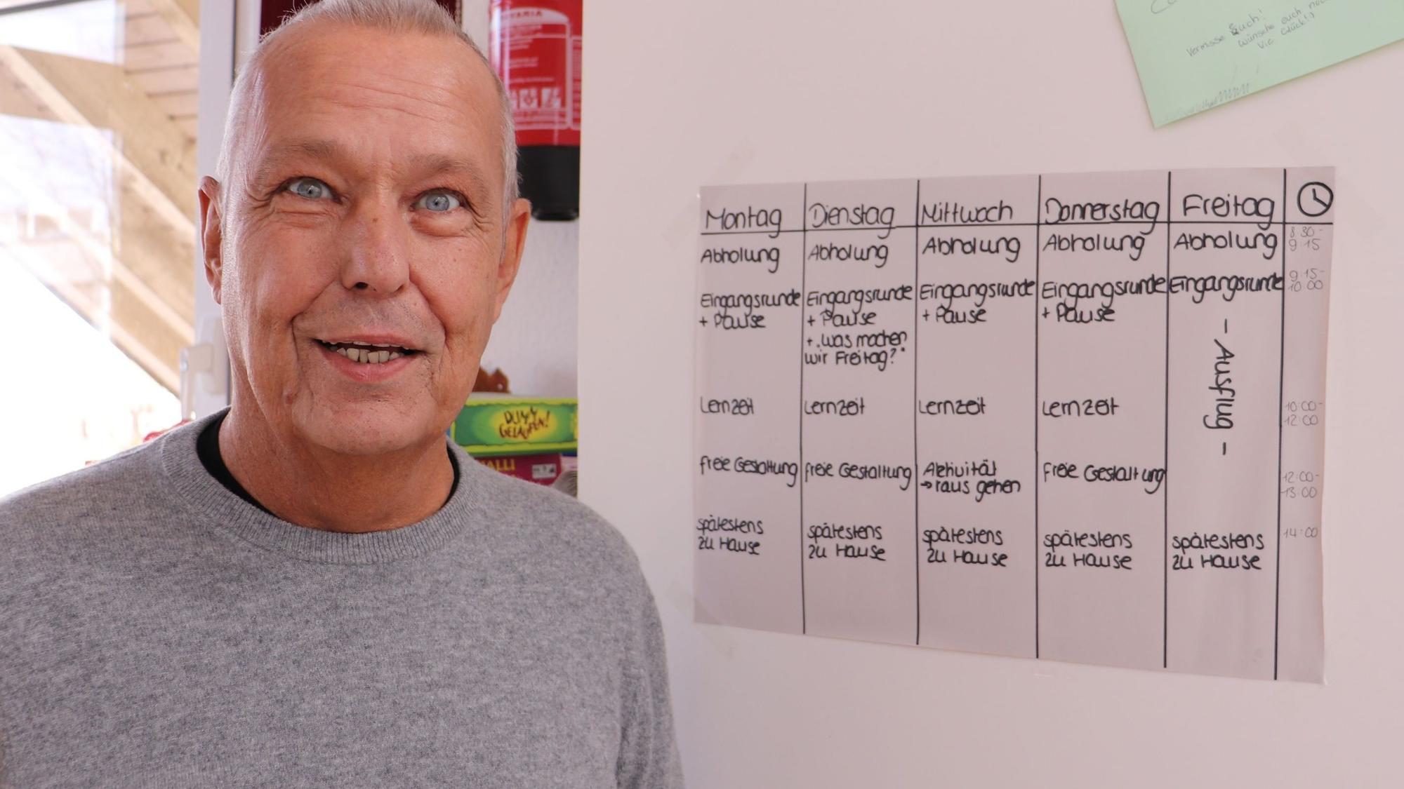 „Comeback“ -Gründer Hartmut Reisdorf steht vor dem großen Stundenplan seines Projekts für Schulverweigerer.