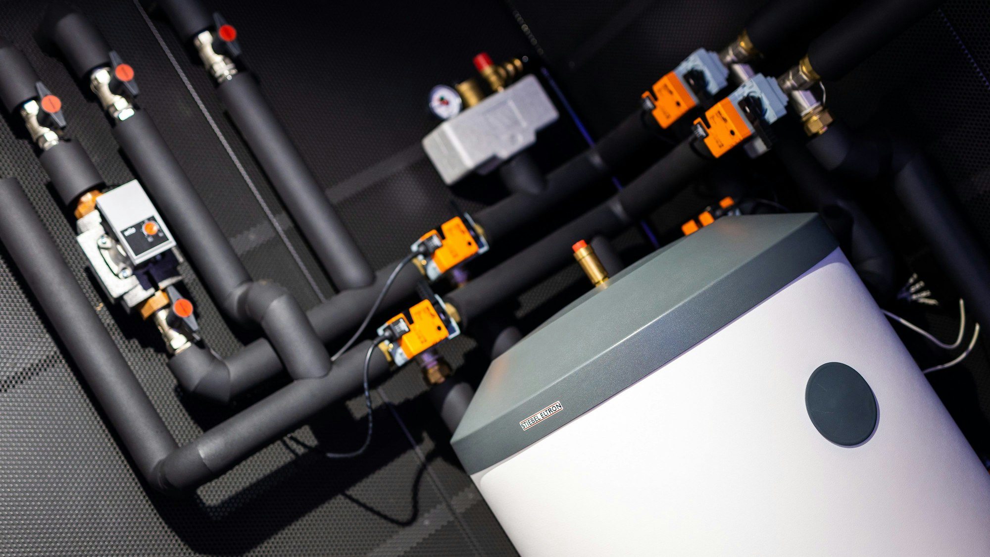 Niedersachsen, Holzminden: Eine Wärmepumpe.