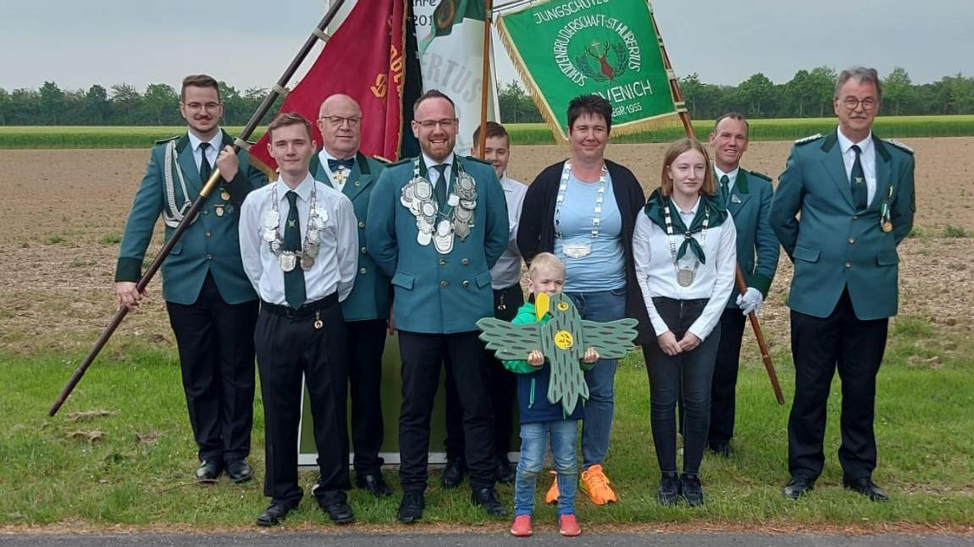 Unter großer Beteiligung bei den Schießwettbewerben wurden die neuen Majestäten der St. Hubertus Schützenbruderschaft Rövenich ermittelt.