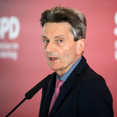 Rolf Mützenich, Vorsitzender der SPD-Bundestagsfraktion, hat das geplante Heizungsgesetz als „zu einseitig“ kritisiert. (Archivbild)