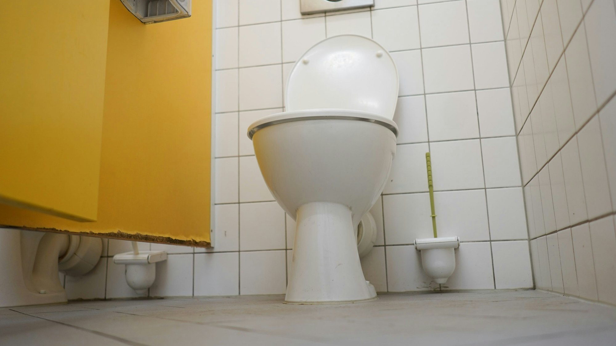 Blick in eine Schultoilette. (Symbolbild)