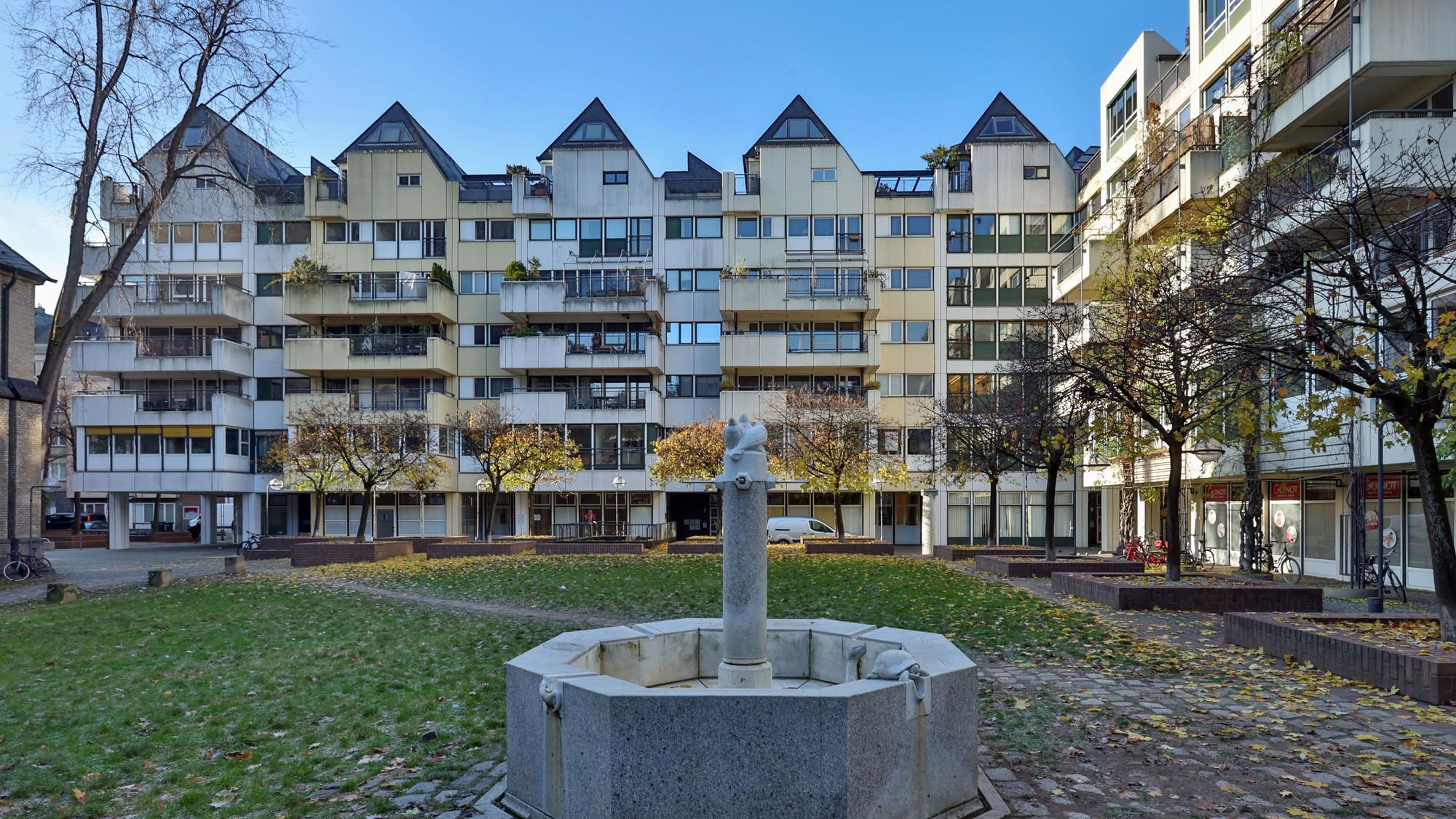 13.12.2022
Köln:
Die Wohnbebauung an Groß St. Martin (Quartier um Groß Sankt Martin) wurde in den 1970er Jahren errichtet.
Foto: Martina Goyert