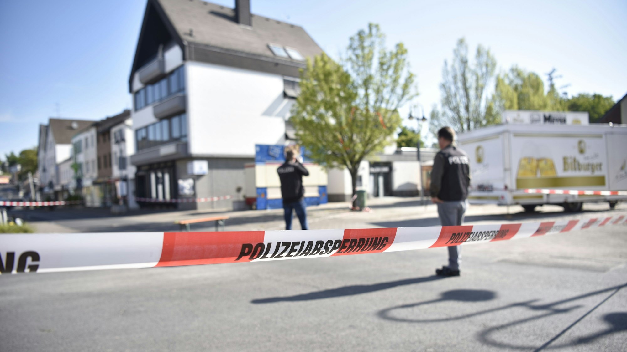 Unbekannte haben versucht, einen Geldautomaten der Volksbank in Mechernich zu sprengen.