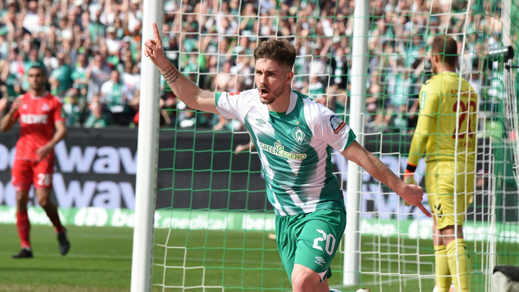 Werders Romano Schmid jubelt über sein Tor zum 1:1.