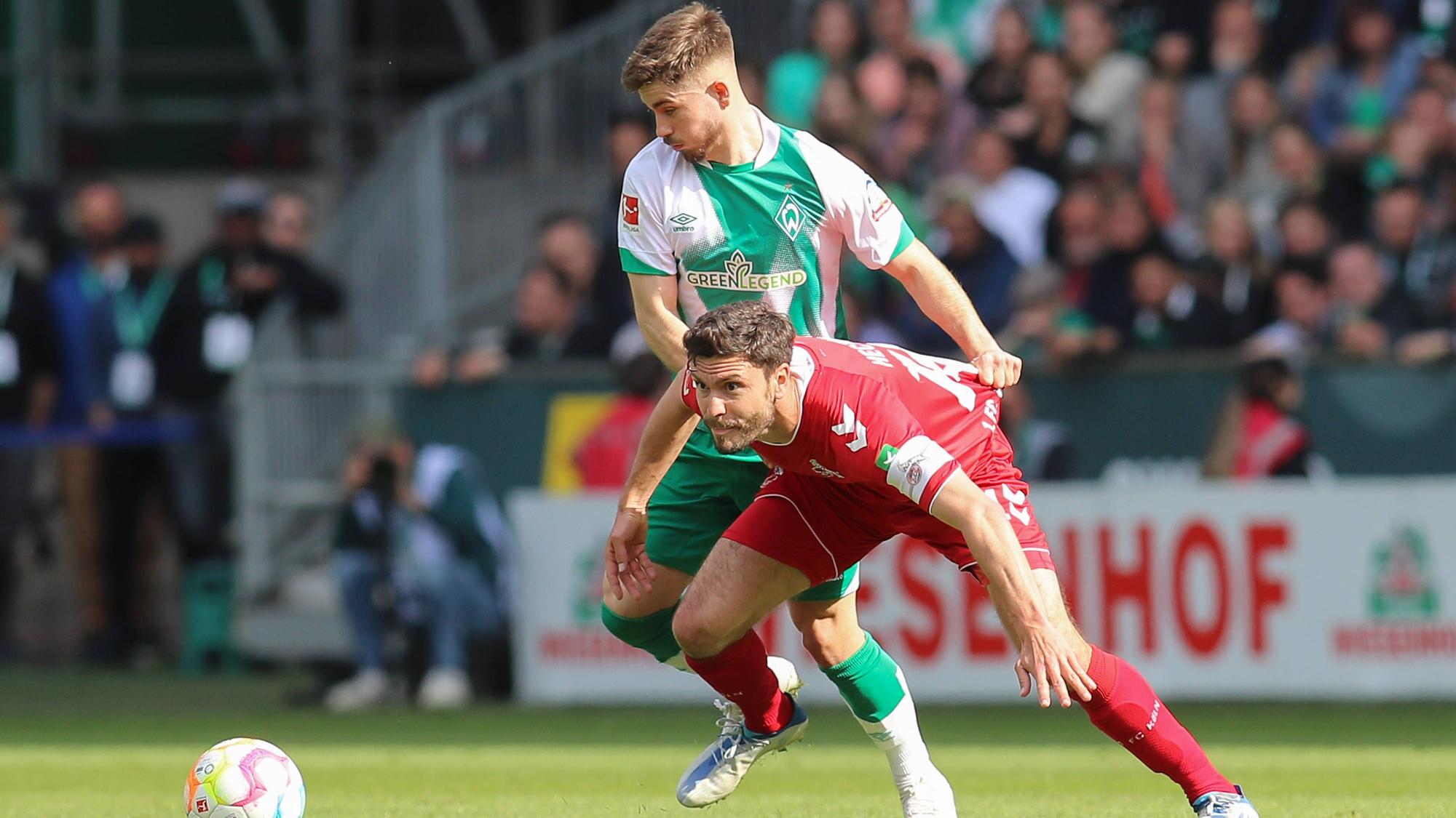 Romano Schmid im Zweikampf mit Jonas Hector
