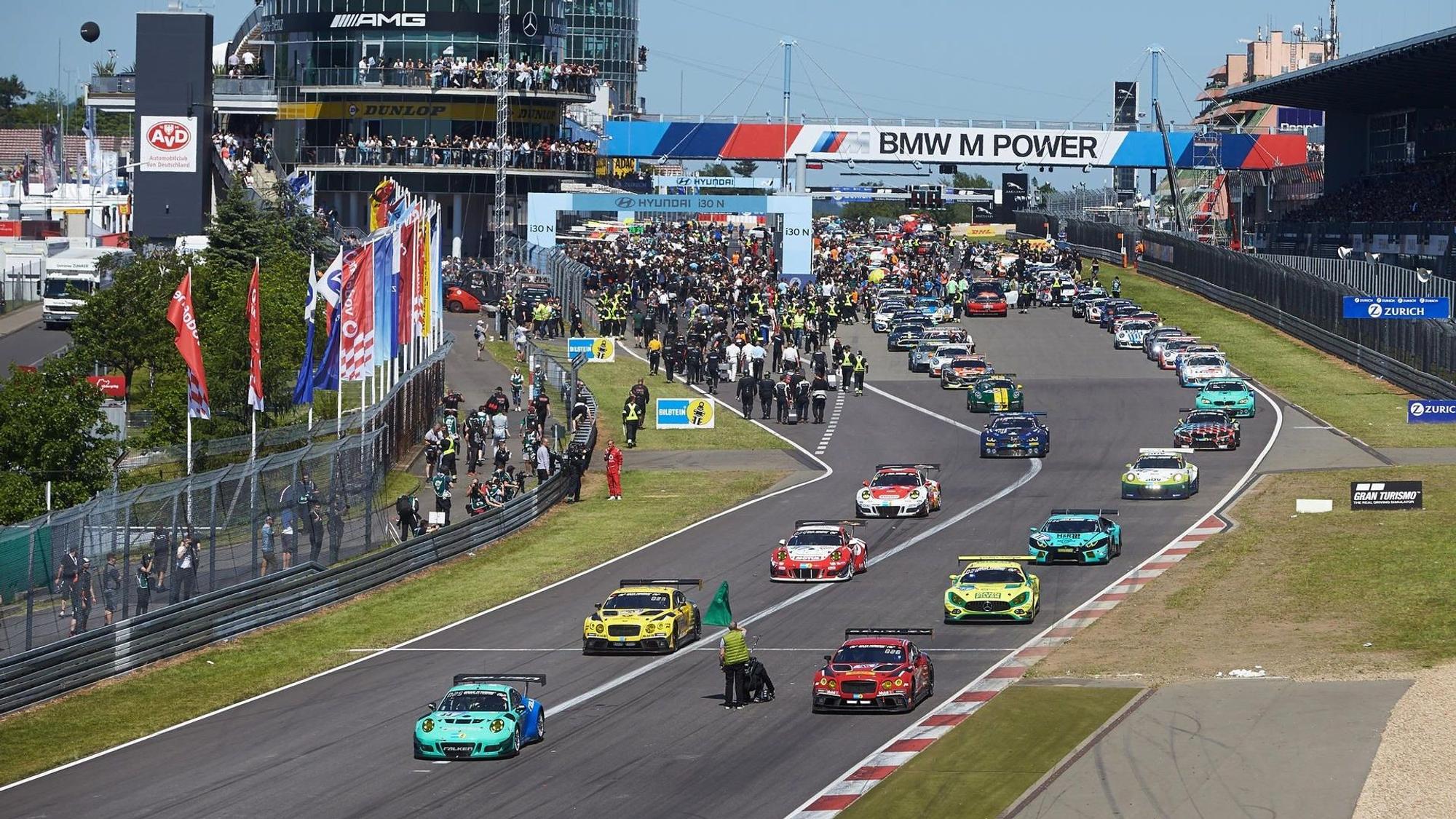 Das 24h-Rennen auf dem Nürburgring lockt jedes Jahr tausende Fans an die Rennstrecke.