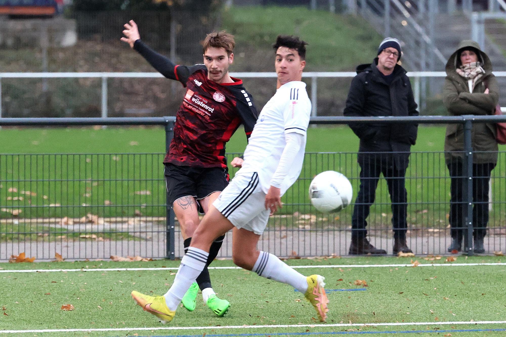 Fortuna Köln II vs. BCV Glesch-Paffendorf, Fußball Herren, Verbandsliga, links: Dion Wendel (Fortuna), 04.12.2022, Bild: Herbert Bucco
Herbert Bucco