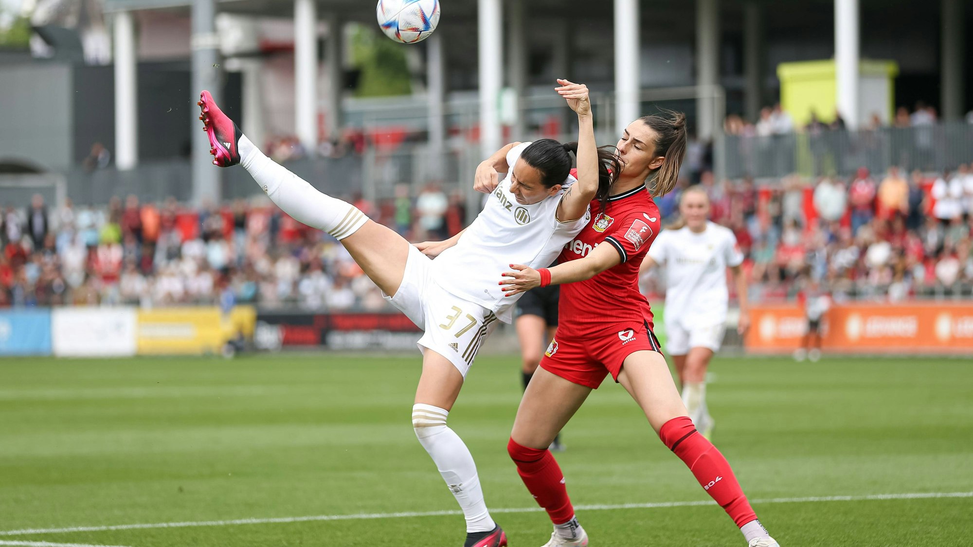 Germany, Leverkusen, 20.05.2023, Ulrich-Haberland-Stadion, Bayer 04 Leverkusen vs Bayern Muenchen - Frauen Bundesliga, Ivana Rudelic FC Bayern München und Selina Ostermeier Bayer 04 Leverkusen battle for the ball Leverkusen Ulrich-Haberland-Stadion North Rhine-Westphalia Germany *** Germany, Leverkusen, 20 05 2023, Ulrich Haberland Stadion, Bayer 04 Leverkusen vs Bayern Muenchen Frauen Bundesliga, Ivana Rudelic FC Bayern Munich and Selina Ostermeier Bayer 04 Leverkusen battle for the ball Leverkusen Ulrich Haberland Stadion North Rhine Westphalia Germany PUBLICATIONxINxGERxSUIxAUTxONLY eu-images-678
