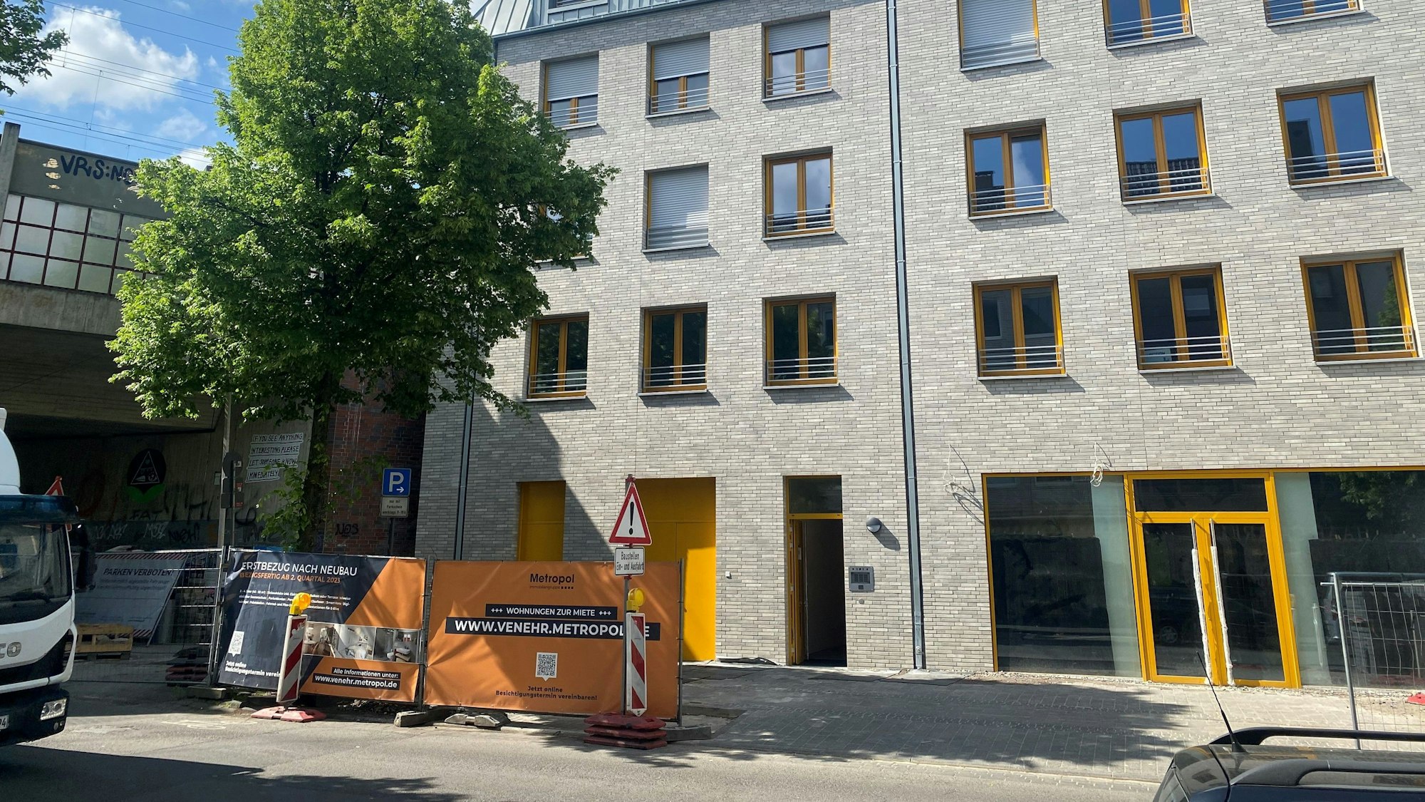 In diesem Mehrfamilienhaus in Köln-Ehrenfeld entsteht der neue Imbiss der „Kebapland“-Macher.