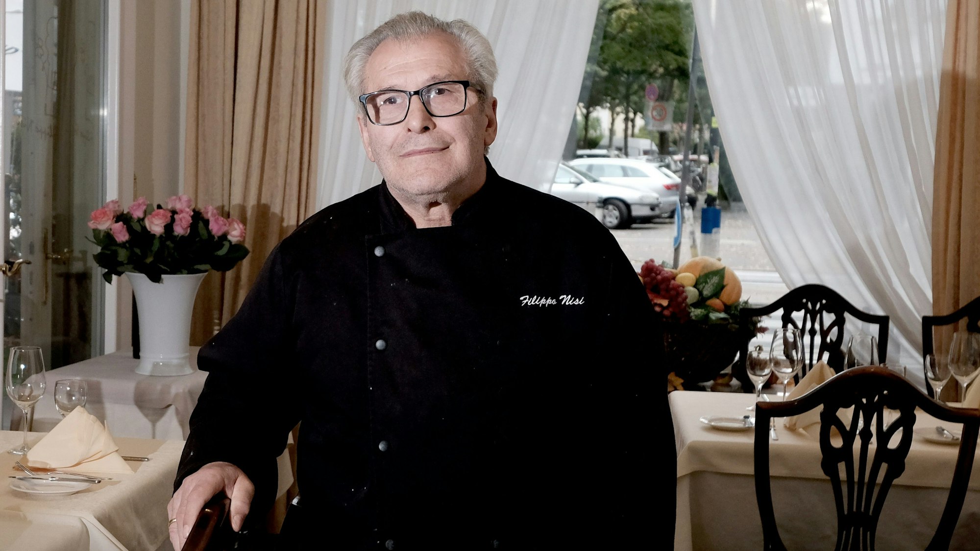 Filippo Nisi steht in seinem Restaurant