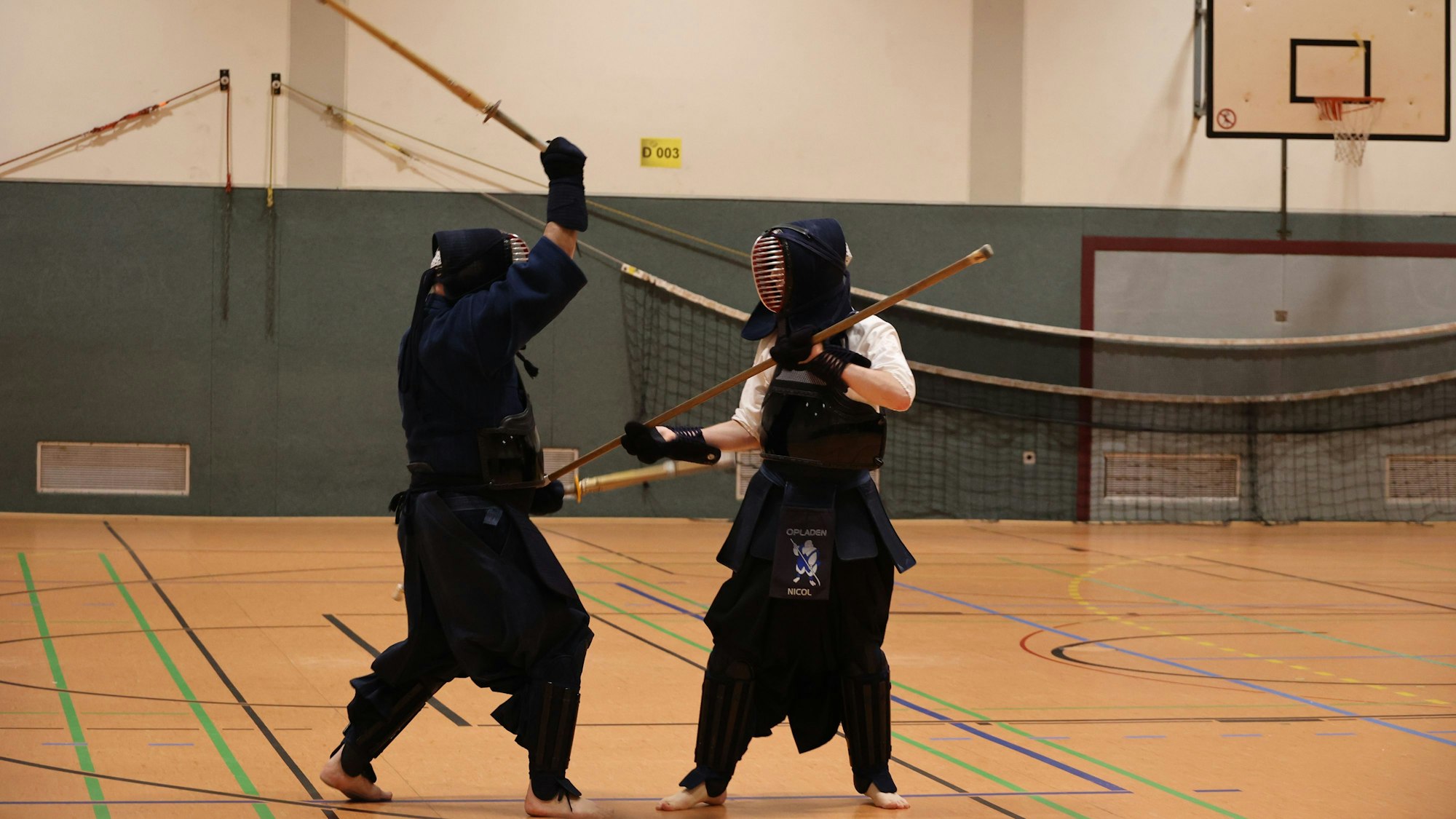 Kendo (l.) und Naginata (r.) präsentierten die Mitglieder des Opladener Postsportvereins am Wochenende.