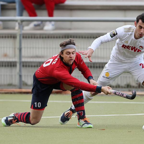 Rot-Weiss Köln vs. Berliner HC, 1.Hockey Bundesliga Herren, von links: Marian Klink (BHC), Elian Mazkour (RW), 09.04.2022, Bild: Herbert Bucco