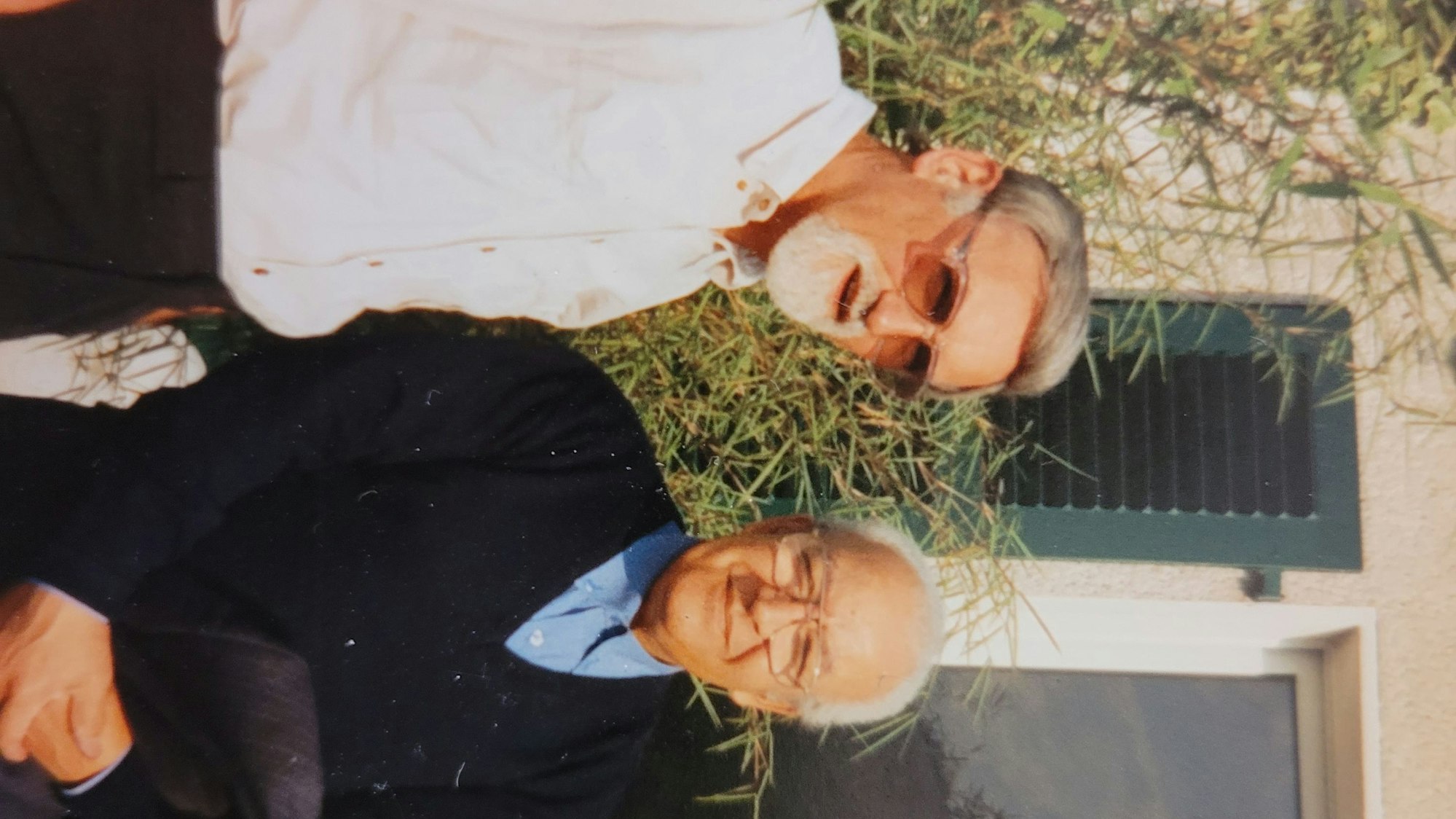 Das Foto zeigt Wolfgang Heuwinkel und Nja Mahdaoui.