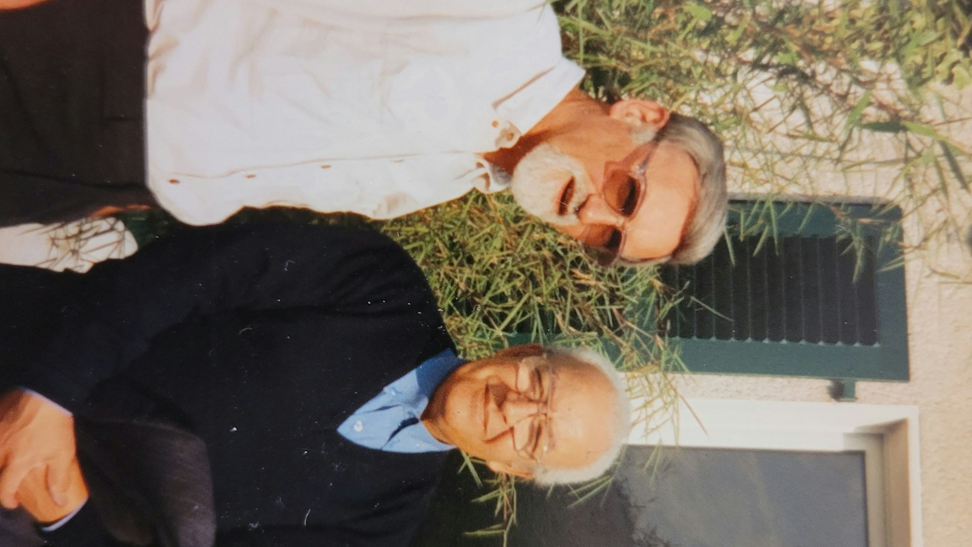 Das Foto zeigt Wolfgang Heuwinkel und Nja Mahdaoui.