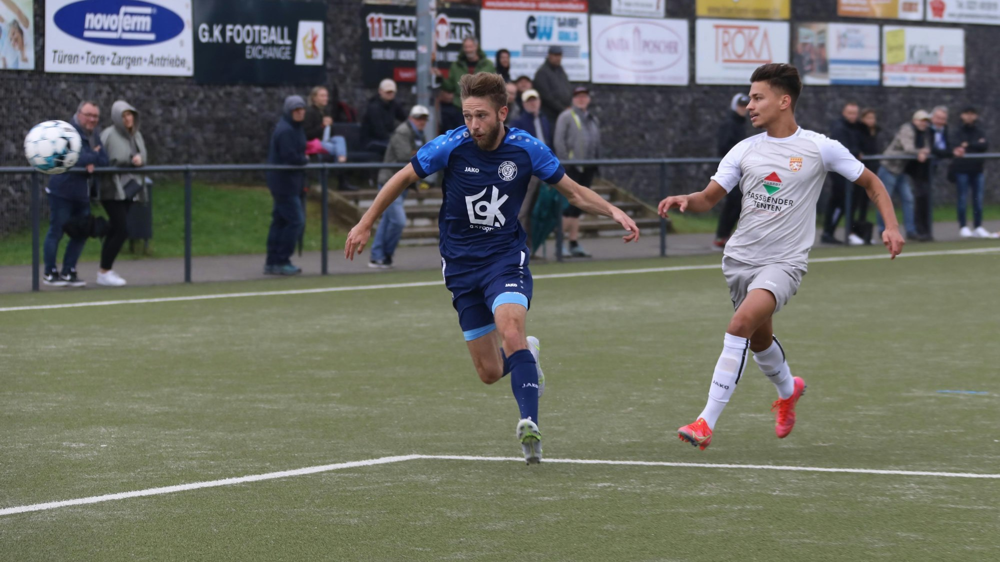 FC Pesch - VfL Alfter
FussballMittelrhein Liga
Köln Deutschland
29.08.2021
Links: Marcel Dawidowski (FC Pesch)
Rechts: Fabio Ruan Ferreira-Böcker (Alfter)
Copyright
Eduard Bopp Sportfotografie
mail@fotobopp.de