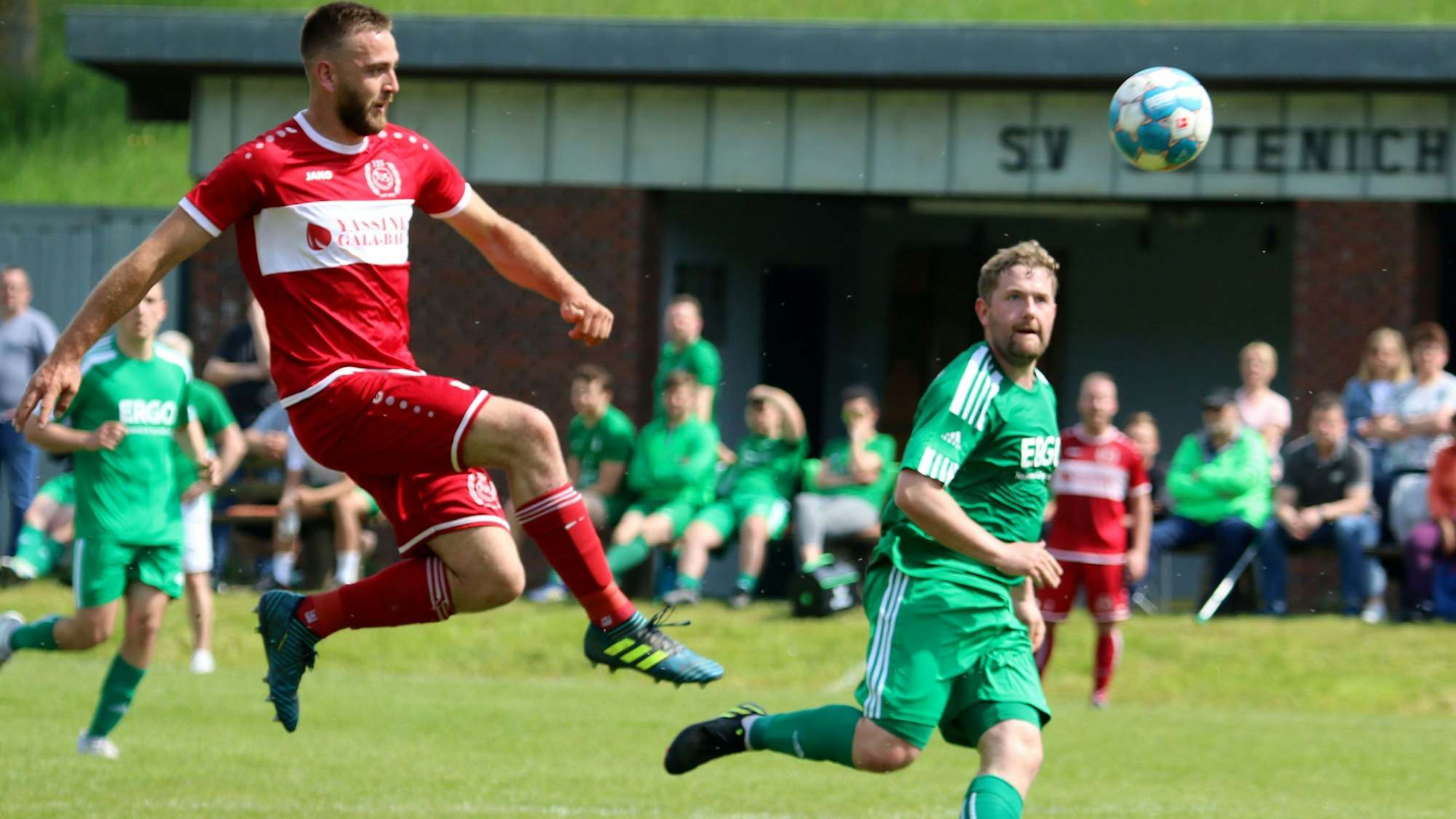 Erzielte die Führung für Mechernich im Derby gegen Sötenich mit einem Heber: Lukas Wollenweber.